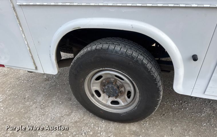 image for item NB9010 2015 Ford F350 Super Duty SuperCab utility bed pickup truck