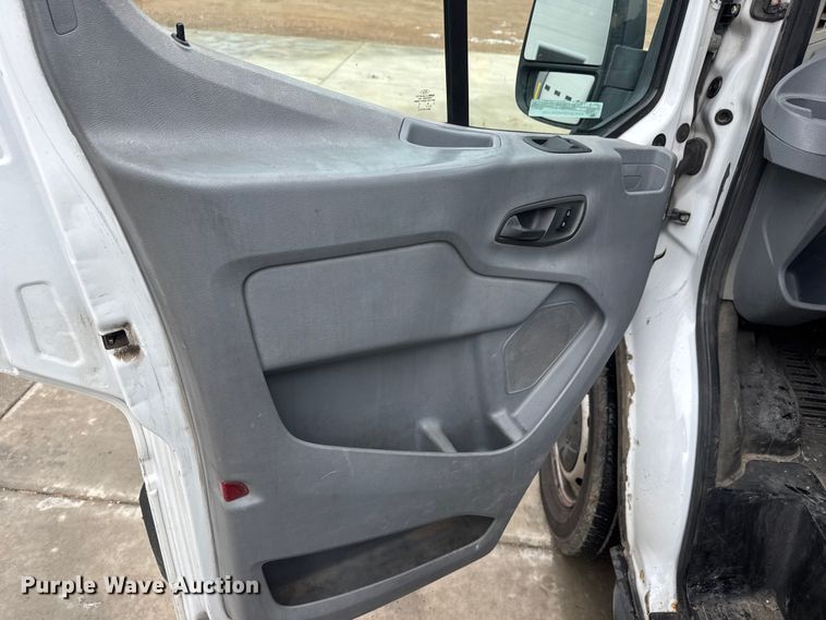 image for item NB9019 2015 Ford Transit 350 van