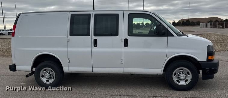 image for item NB9024 2019 Chevrolet Express 2500 van