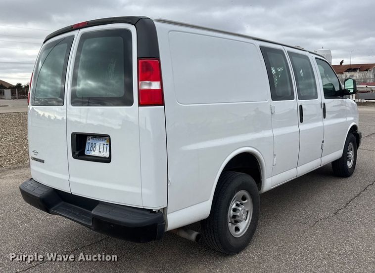 image for item NB9024 2019 Chevrolet Express 2500 van