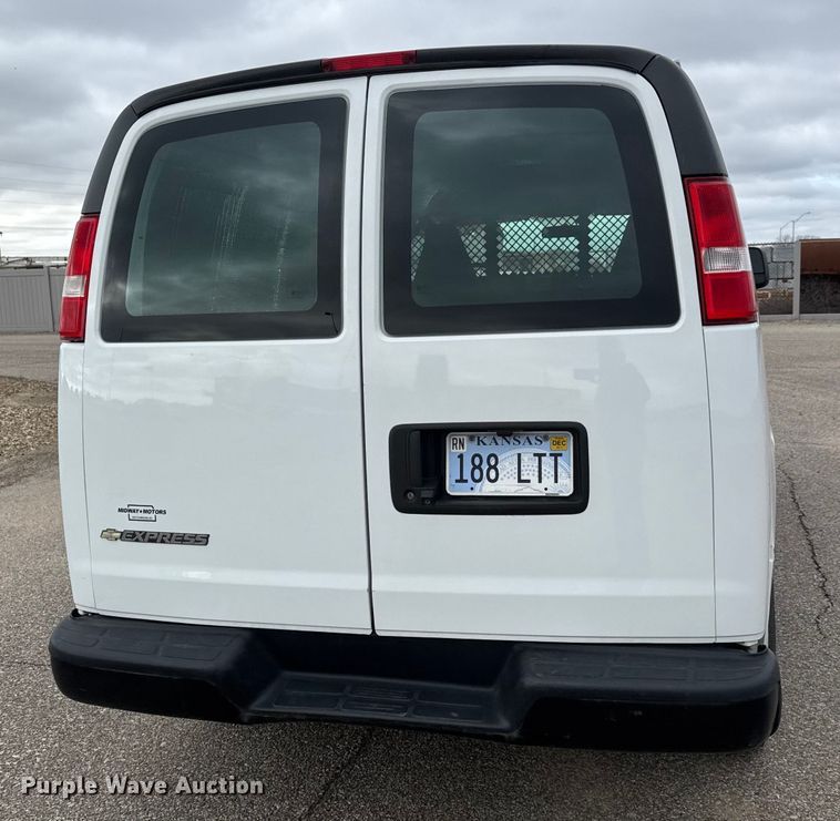image for item NB9024 2019 Chevrolet Express 2500 van