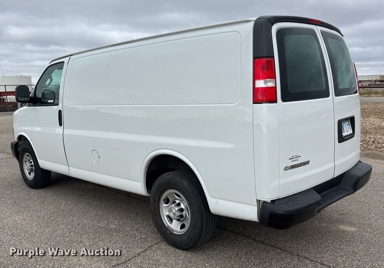 image for item NB9024 2019 Chevrolet Express 2500 van