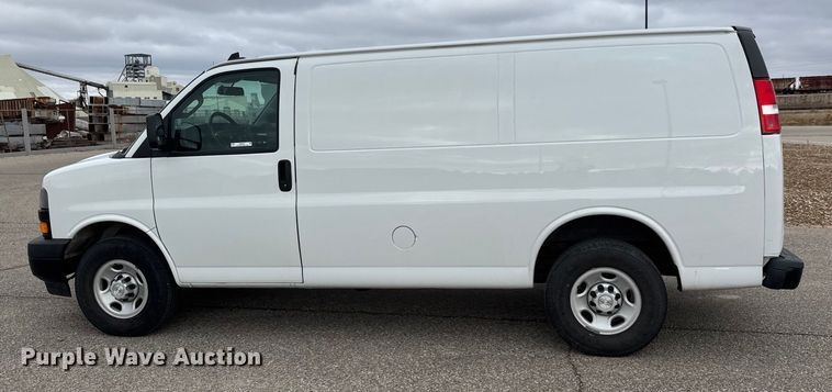 image for item NB9024 2019 Chevrolet Express 2500 van