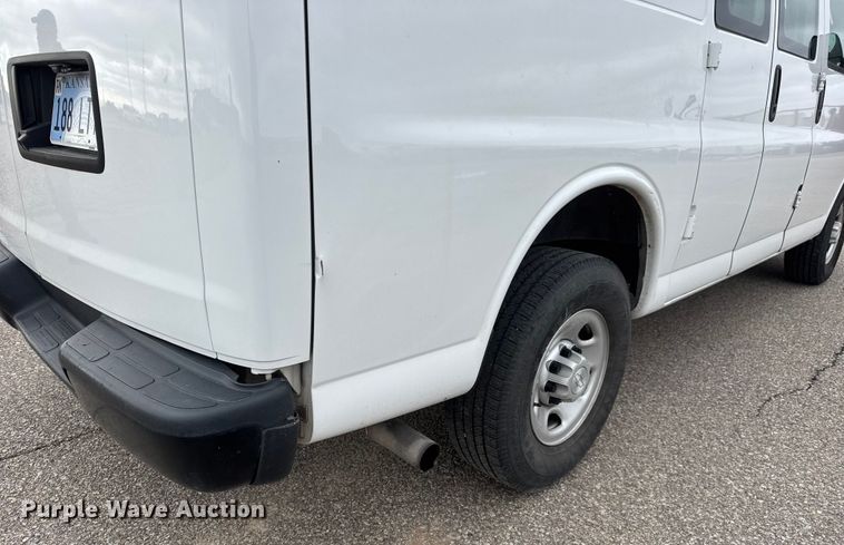 image for item NB9024 2019 Chevrolet Express 2500 van