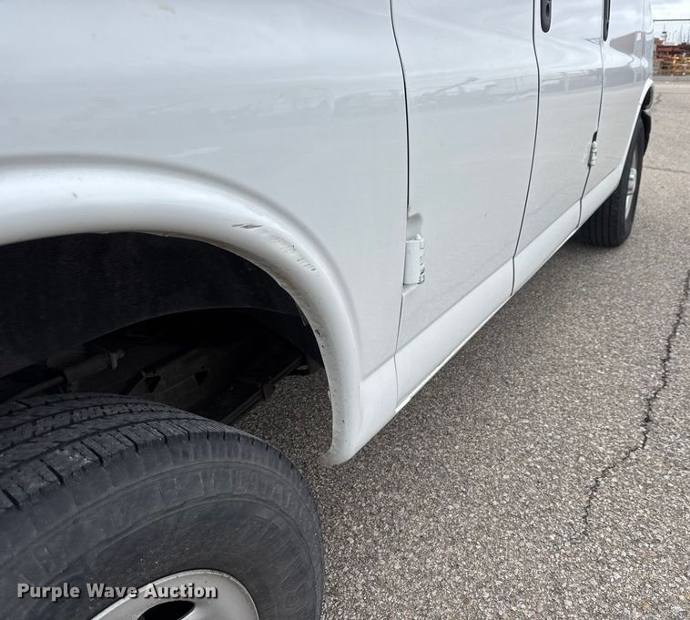 image for item NB9024 2019 Chevrolet Express 2500 van