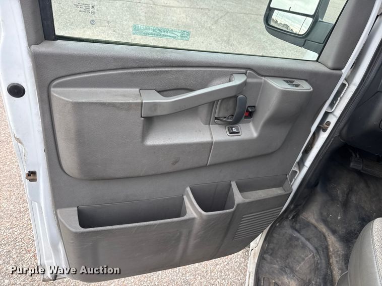 image for item NB9024 2019 Chevrolet Express 2500 van