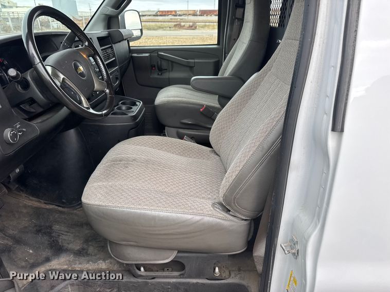 image for item NB9024 2019 Chevrolet Express 2500 van