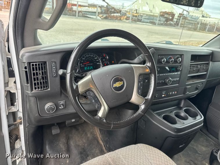 image for item NB9024 2019 Chevrolet Express 2500 van