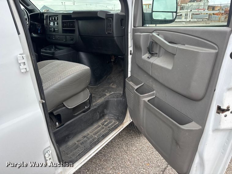 image for item NB9024 2019 Chevrolet Express 2500 van