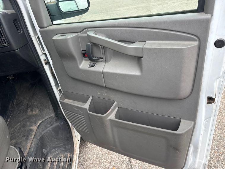 image for item NB9024 2019 Chevrolet Express 2500 van