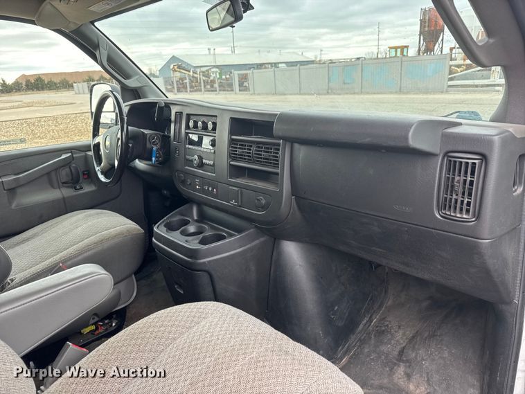 image for item NB9024 2019 Chevrolet Express 2500 van
