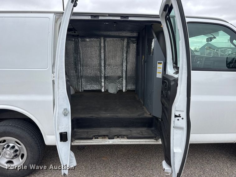 image for item NB9024 2019 Chevrolet Express 2500 van