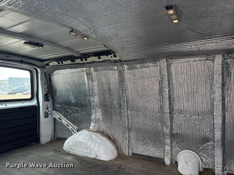 image for item NB9024 2019 Chevrolet Express 2500 van