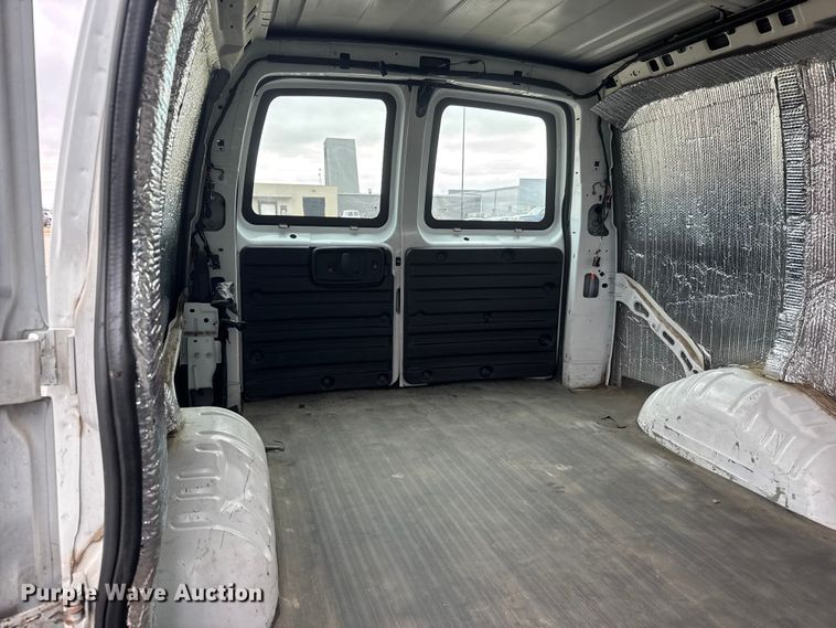 image for item NB9024 2019 Chevrolet Express 2500 van