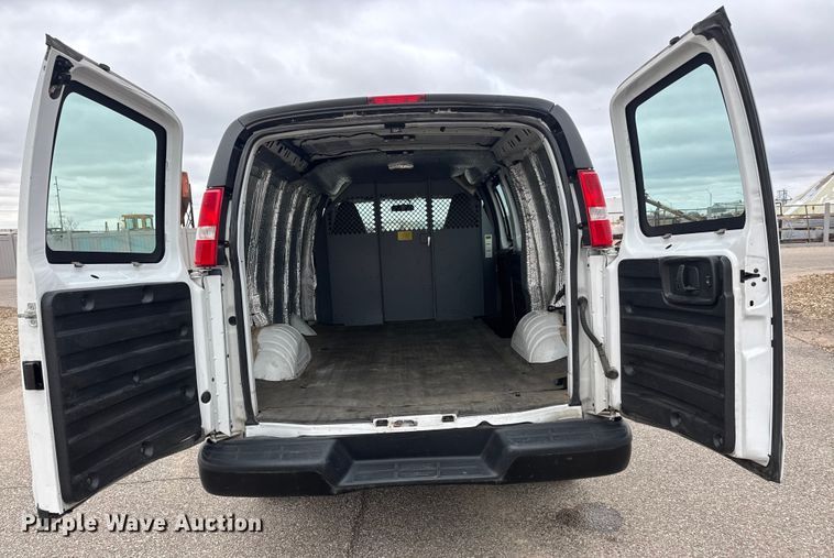 image for item NB9024 2019 Chevrolet Express 2500 van