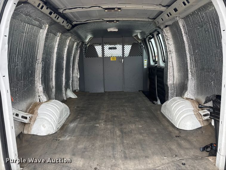 image for item NB9024 2019 Chevrolet Express 2500 van