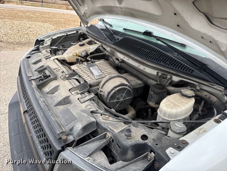 image for item NB9024 2019 Chevrolet Express 2500 van