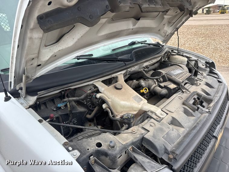 image for item NB9024 2019 Chevrolet Express 2500 van