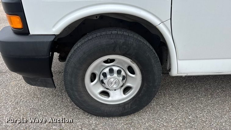 image for item NB9024 2019 Chevrolet Express 2500 van
