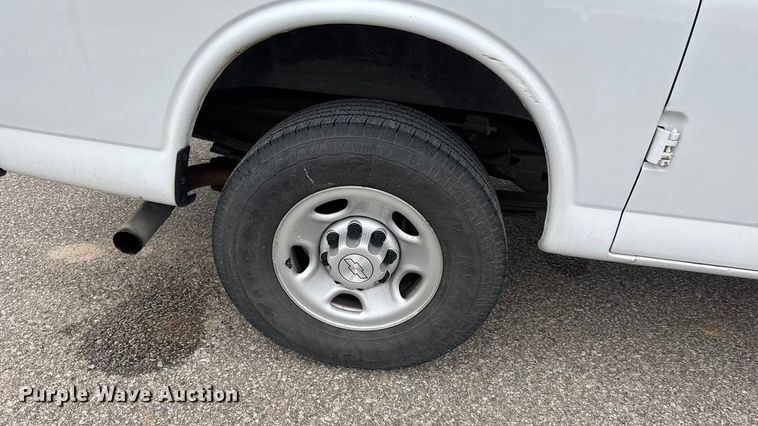 image for item NB9024 2019 Chevrolet Express 2500 van
