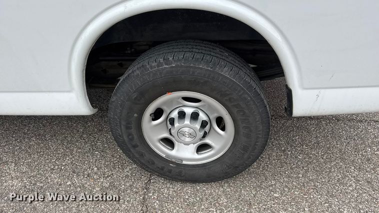 image for item NB9024 2019 Chevrolet Express 2500 van