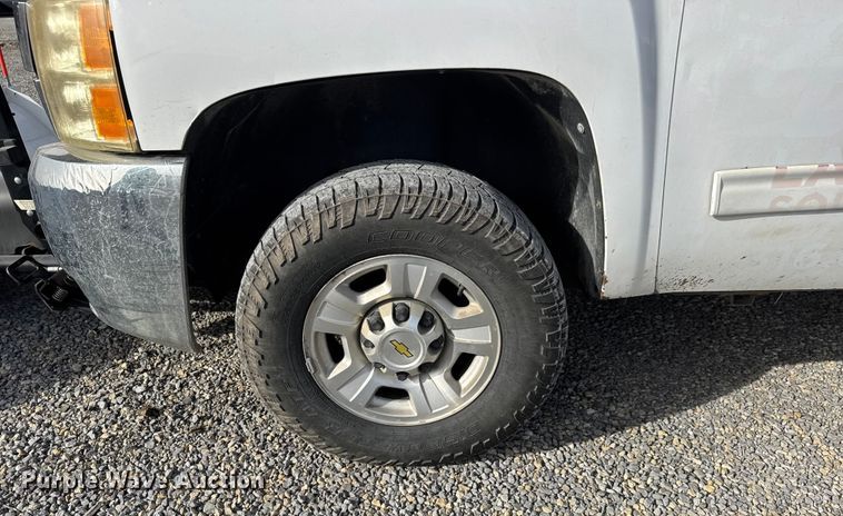 image for item NB9028 2010 Chevrolet Silverado 2500 Ext. Cab dump flatbed truck