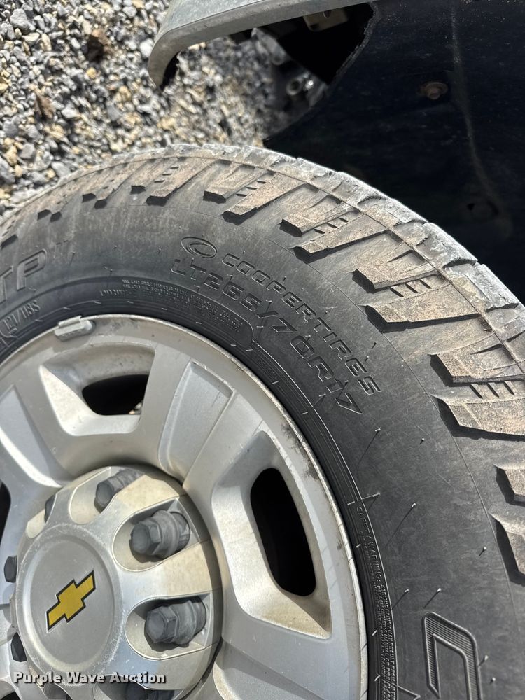 image for item NB9028 2010 Chevrolet Silverado 2500 Ext. Cab dump flatbed truck