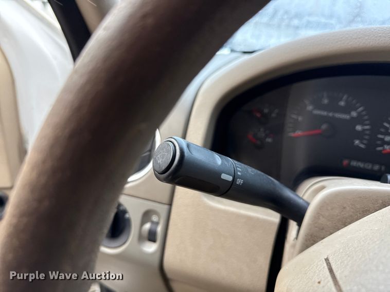 image for item ND9447 2005 Ford F150 SuperCab pickup truck