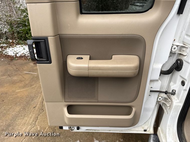 image for item ND9447 2005 Ford F150 SuperCab pickup truck