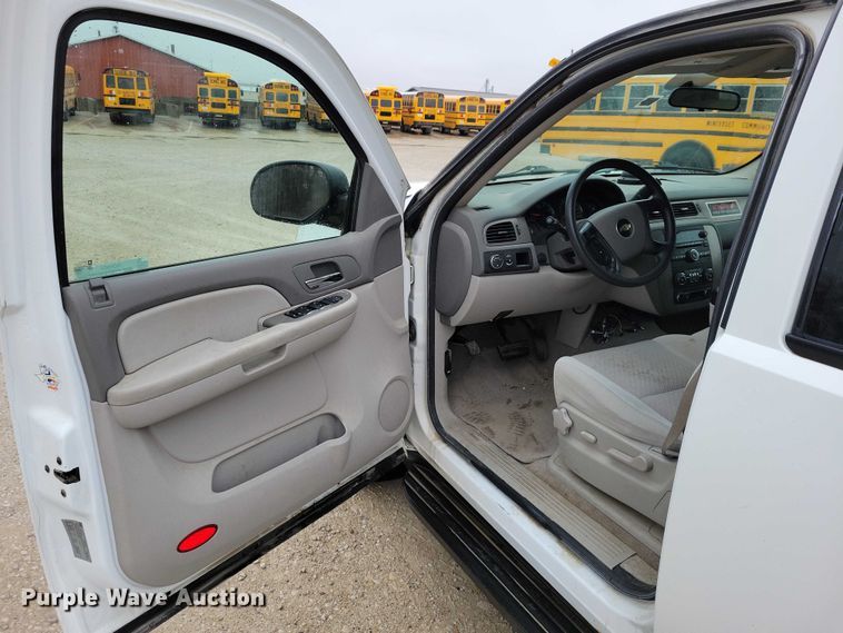 image for item NO9803 2009 Chevrolet Suburban 1500 SUV