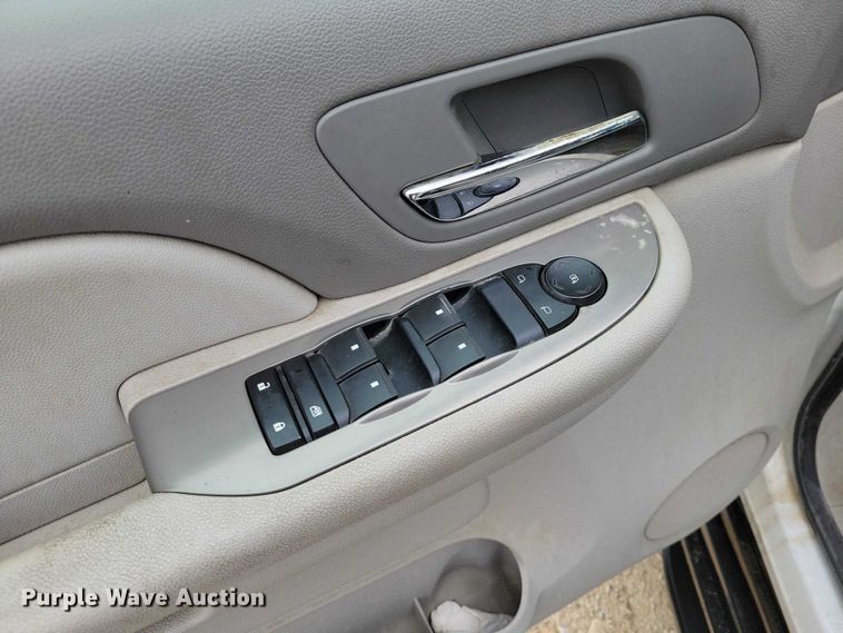 image for item NO9803 2009 Chevrolet Suburban 1500 SUV