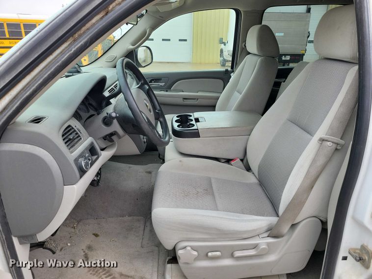 image for item NO9803 2009 Chevrolet Suburban 1500 SUV