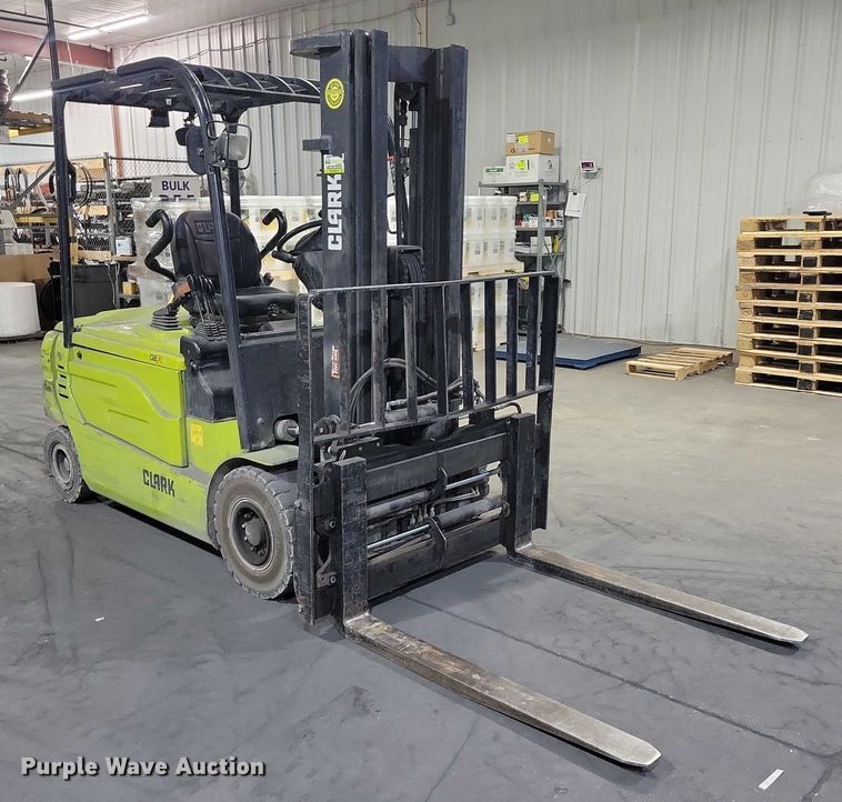 image for item NO9809 Clark GEX30 forklift