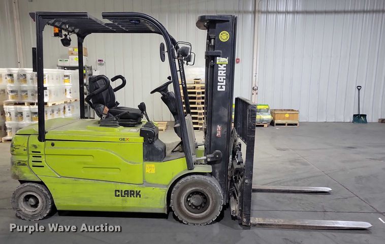 image for item NO9809 Clark GEX30 forklift