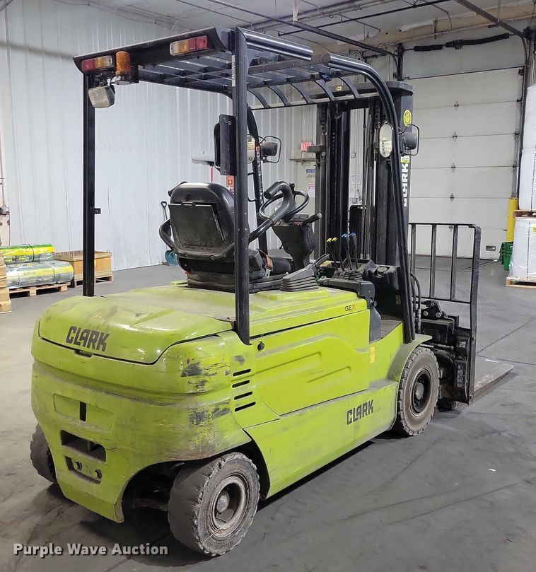 image for item NO9809 Clark GEX30 forklift