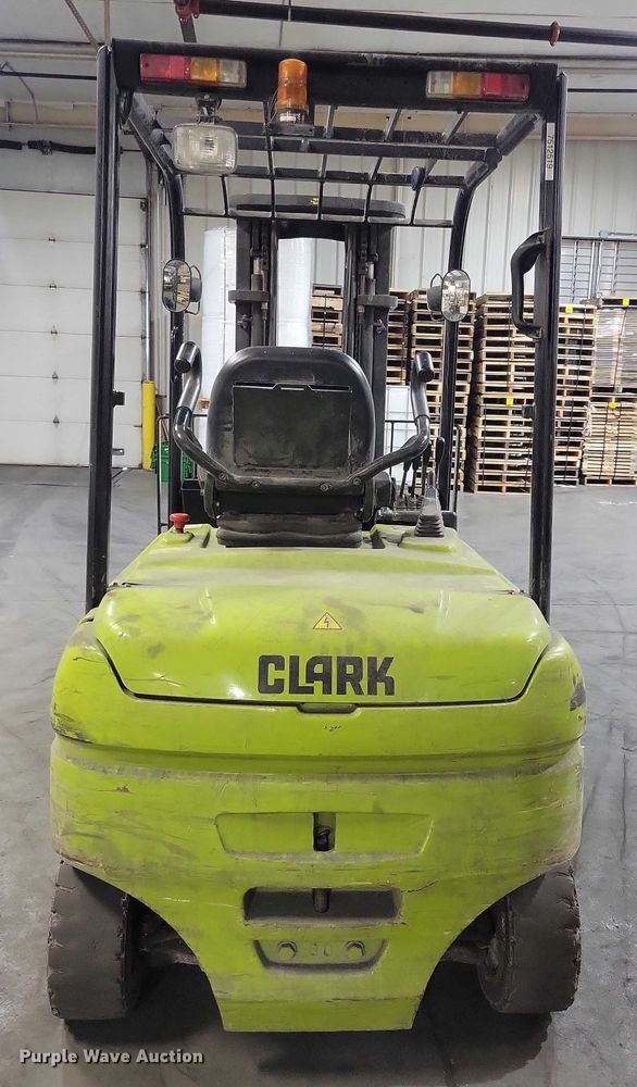 image for item NO9809 Clark GEX30 forklift