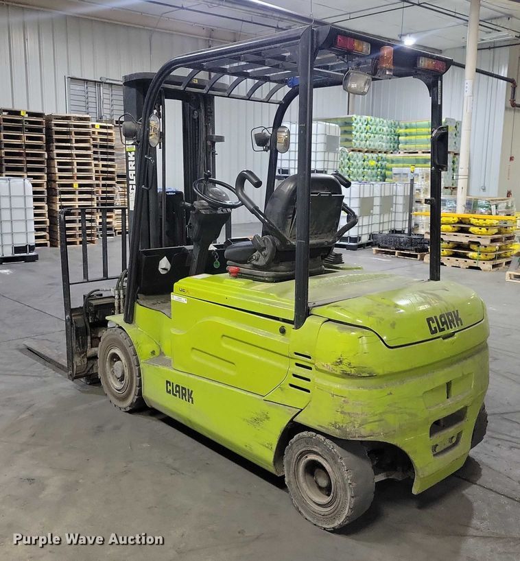 image for item NO9809 Clark GEX30 forklift