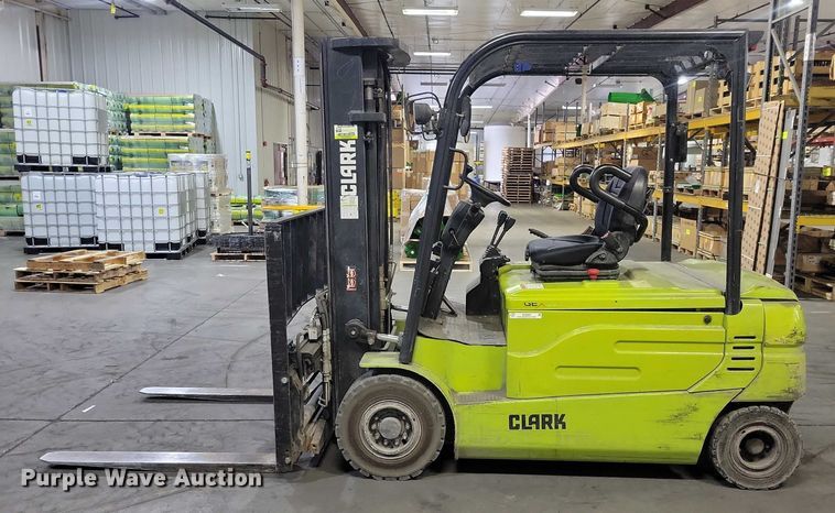 image for item NO9809 Clark GEX30 forklift