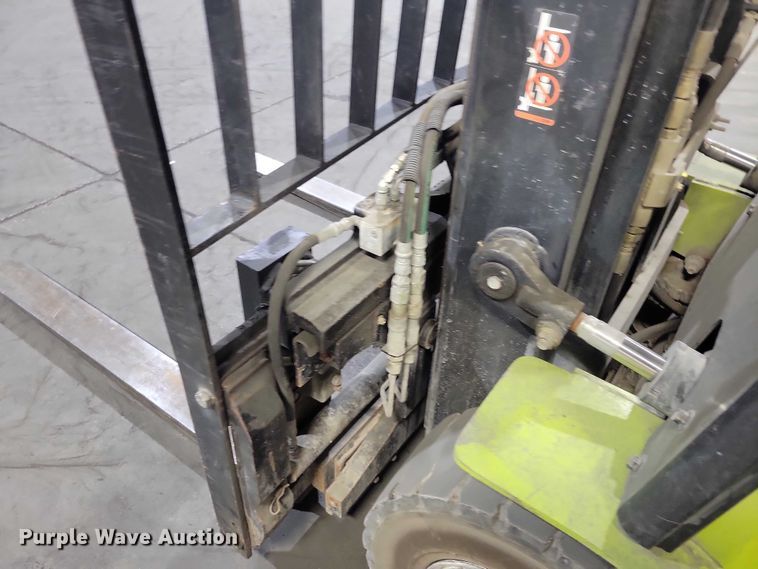 image for item NO9809 Clark GEX30 forklift