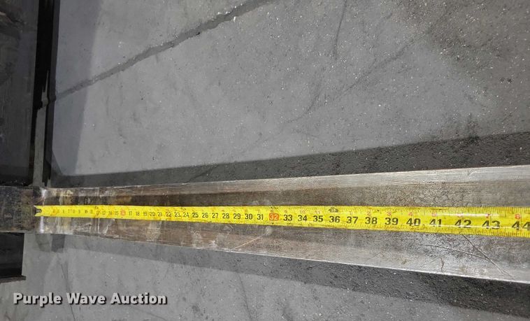 image for item NO9809 Clark GEX30 forklift