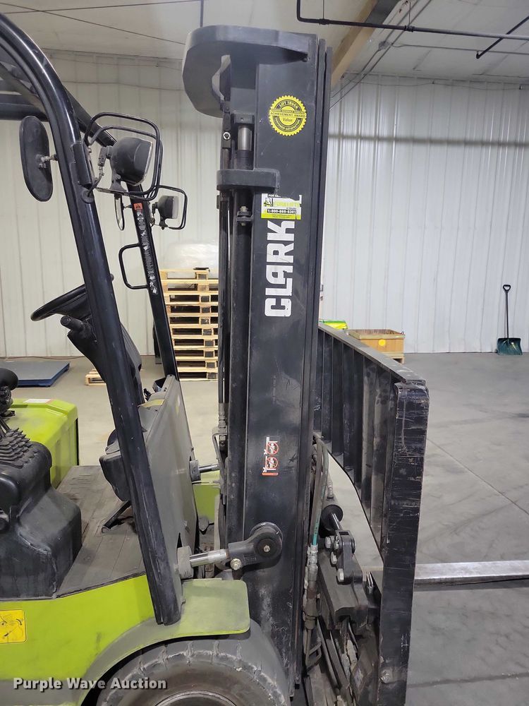 image for item NO9809 Clark GEX30 forklift