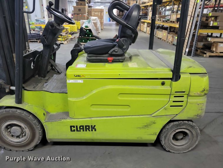 image for item NO9809 Clark GEX30 forklift
