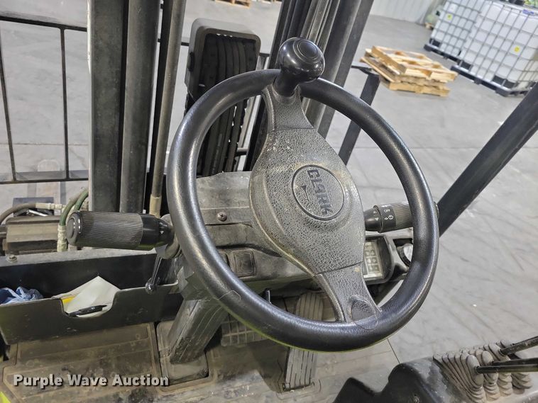 image for item NO9809 Clark GEX30 forklift