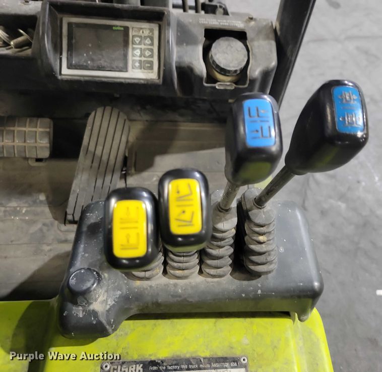 image for item NO9809 Clark GEX30 forklift