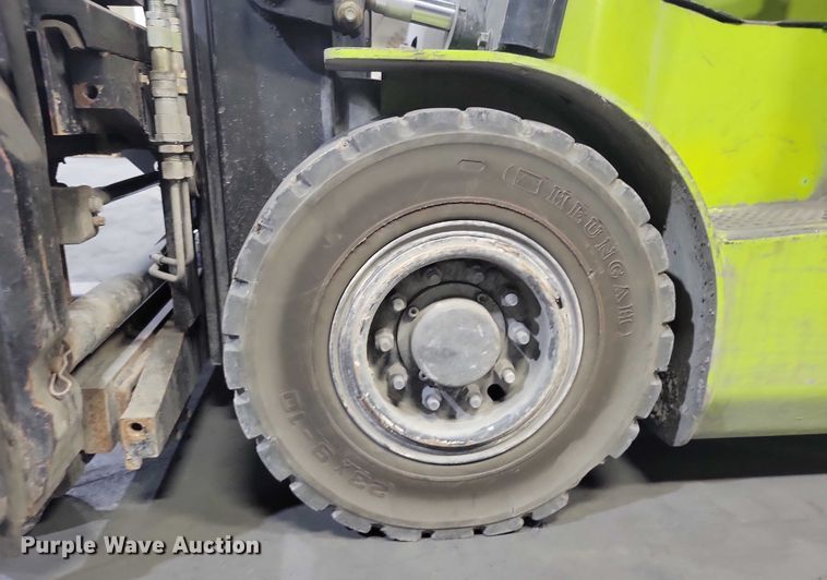 image for item NO9809 Clark GEX30 forklift