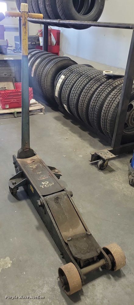 image for item NO9812 Jacks 10 ton floor jack