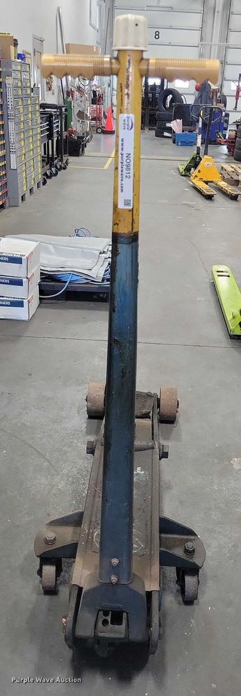 image for item NO9812 Jacks 10 ton floor jack