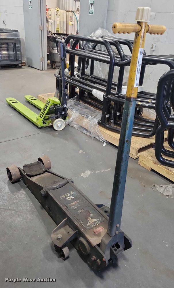 image for item NO9812 Jacks 10 ton floor jack