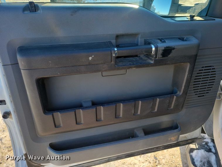 image for item NO9813 2011 Ford F350 Super Duty SuperCab pickup truck