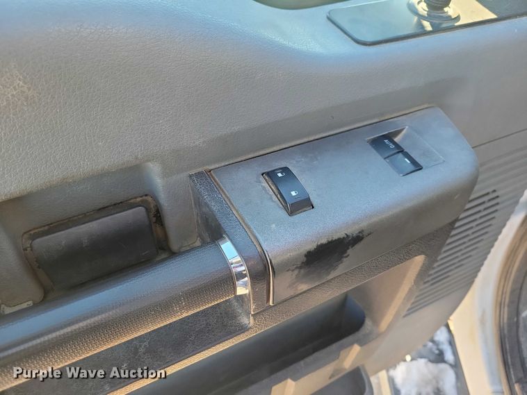 image for item NO9813 2011 Ford F350 Super Duty SuperCab pickup truck